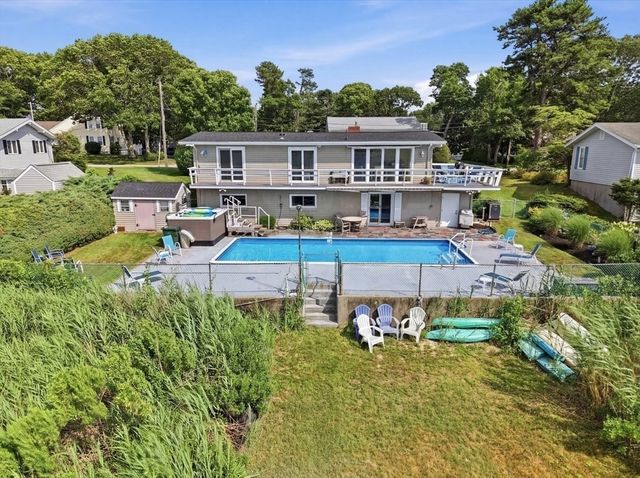 79 Edgewater Dr, Wareham, MA 02571