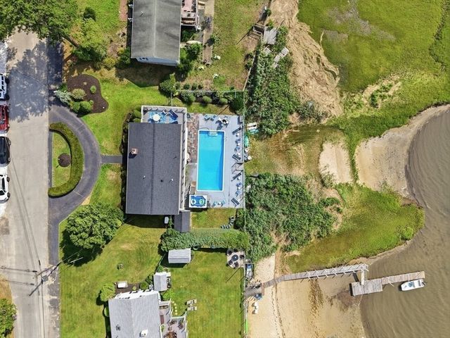 79 Edgewater Dr, Wareham, MA 02571