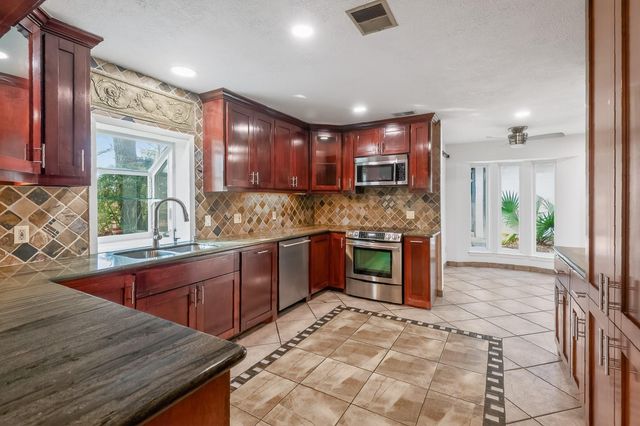 127 Sagewood Dr Drive, Spring, TX 77386