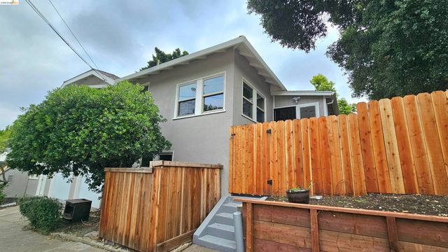 1404 Pine St, Martinez, CA 94553