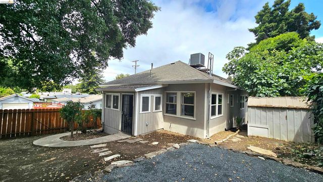 1404 Pine St, Martinez, CA 94553