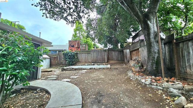 1404 Pine St, Martinez, CA 94553