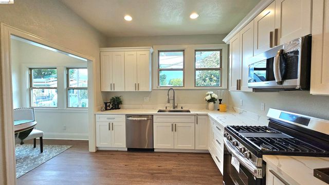 1404 Pine St, Martinez, CA 94553