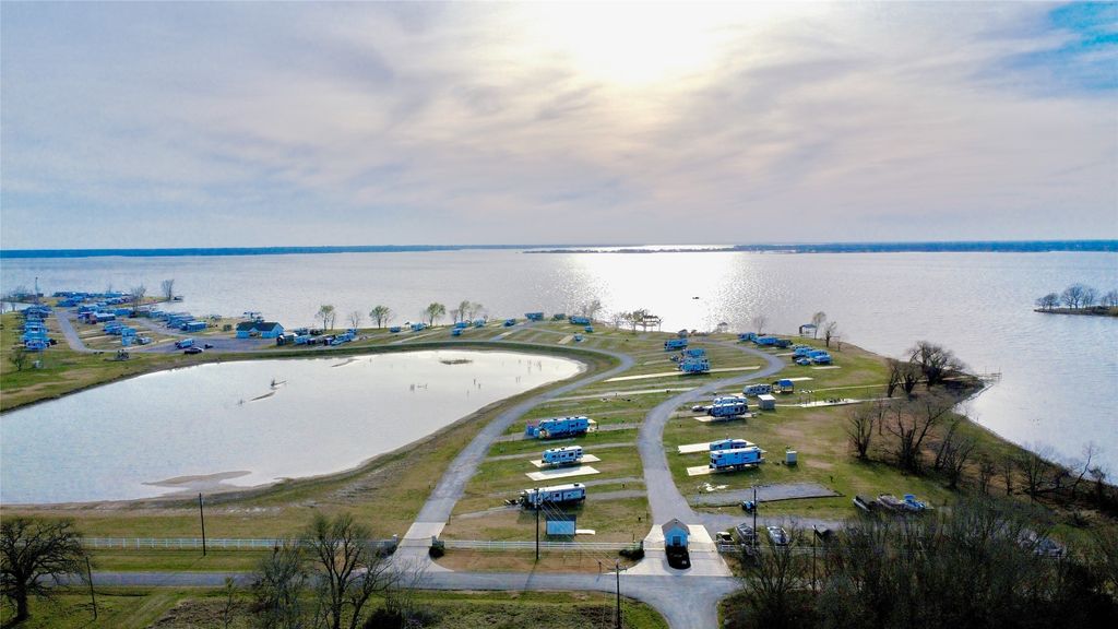 6084 Peninsula Road, Kerens, TX 75144