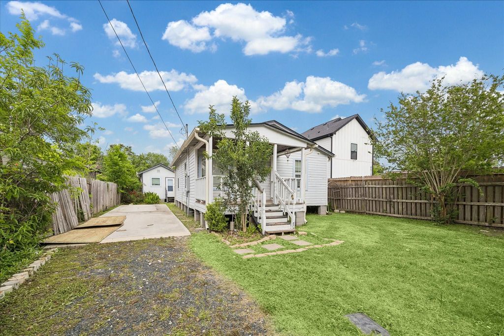 8525 Dosia Street, Houston, TX 77051