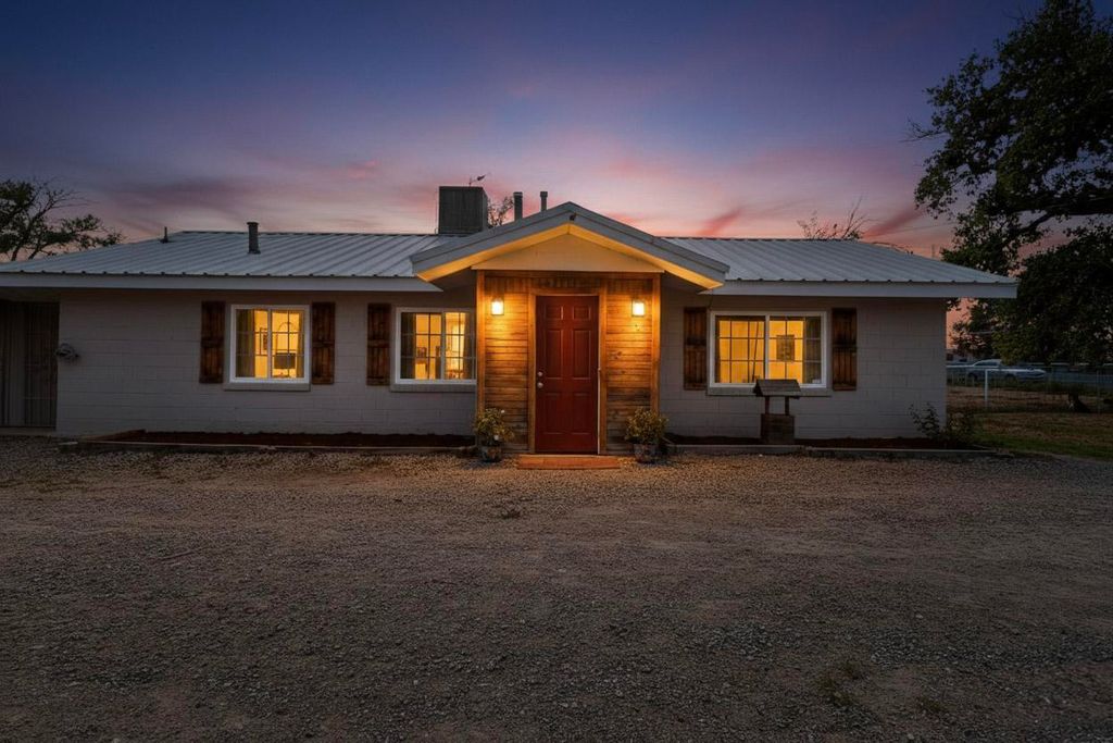 707 JARALES Road, Belen, NM 87002