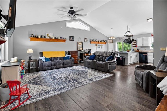 423 Sunset Drive, Poynette, WI 53955