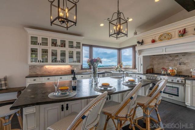 604 Camino de Orchidia, Encinitas, CA 92024