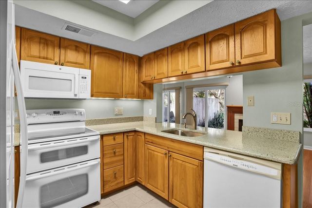 7905 LUXBURY PLACE, Tampa, FL 33614