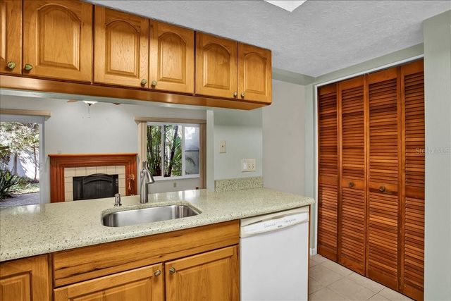 7905 LUXBURY PLACE, Tampa, FL 33614