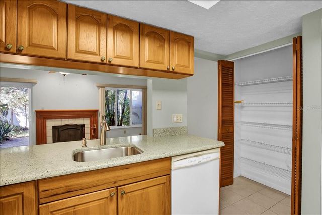 7905 LUXBURY PLACE, Tampa, FL 33614