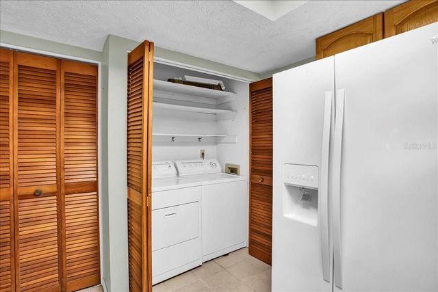 7905 LUXBURY PLACE, Tampa, FL 33614