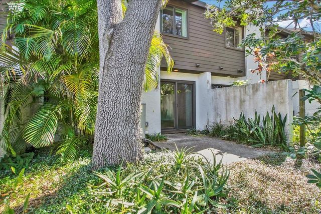 7905 LUXBURY PLACE, Tampa, FL 33614