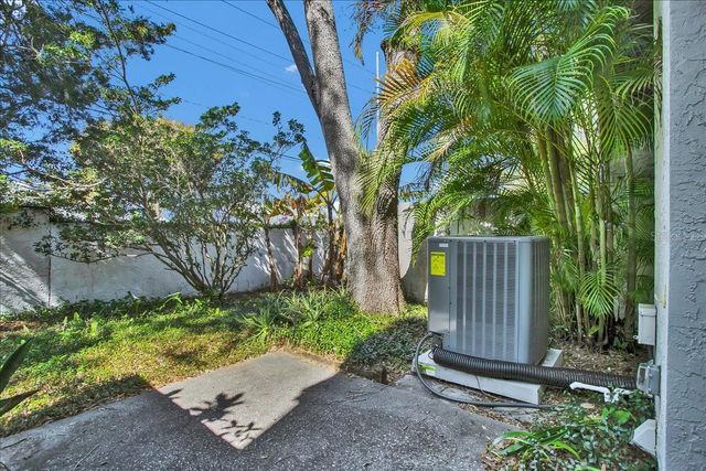 7905 LUXBURY PLACE, Tampa, FL 33614