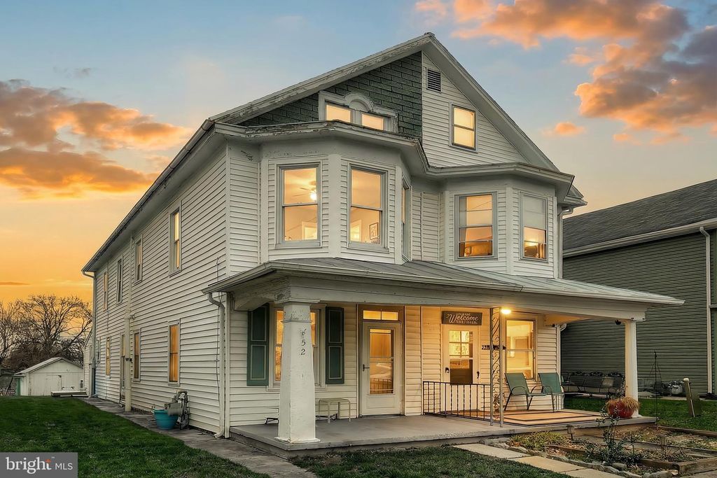 52 S 3RD ST, Mount Wolf, PA 17347