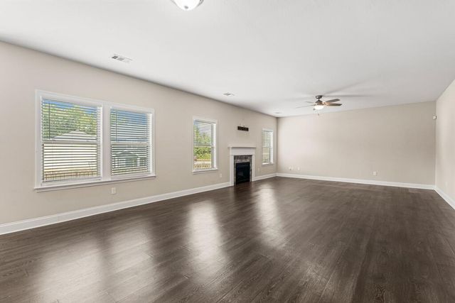 314 Red Oak Place, Smiths Station, AL 36877