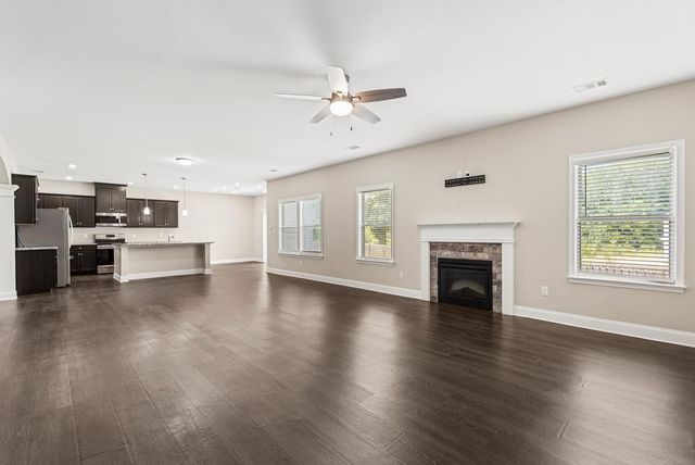 314 Red Oak Place, Smiths Station, AL 36877