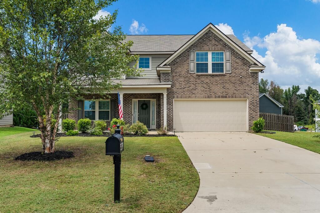 314 Red Oak Place, Smiths Station, AL 36877
