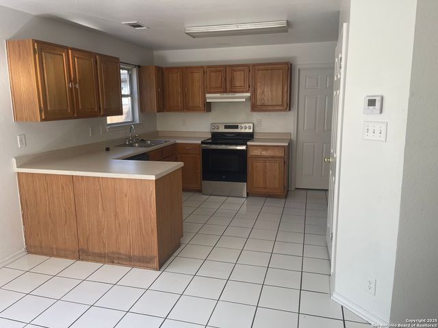 7126 lynn lake, San Antonio, TX 78244