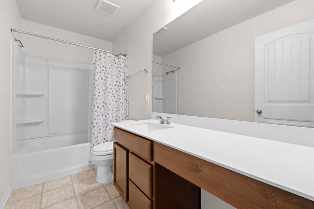 220 Saranac DR, Elgin, TX 78621