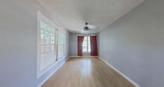 3237 Hanger Avenue, Fort Worth, TX 76105