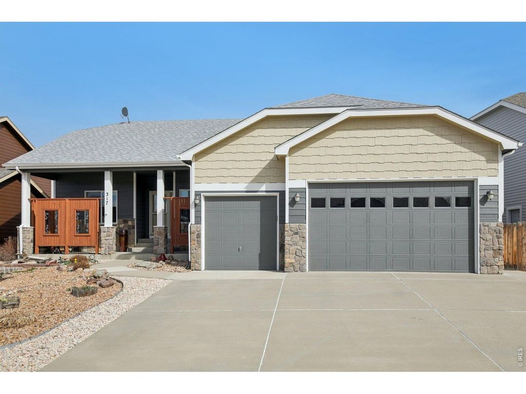 317 Kirkland Ln, Johnstown, CO 80534