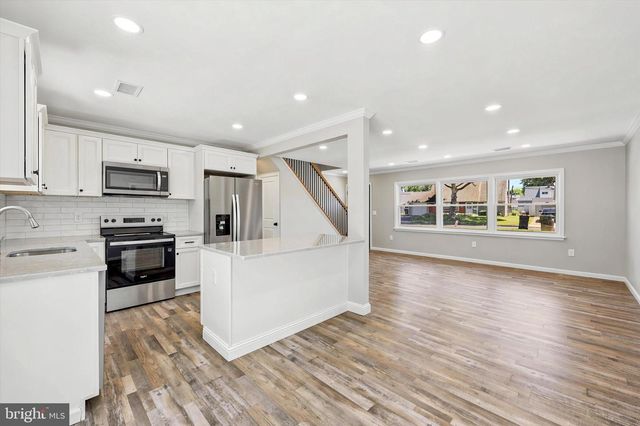 101 KINGWOOD LN, Levittown, PA 19055