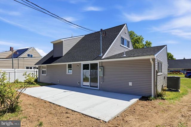 101 KINGWOOD LN, Levittown, PA 19055
