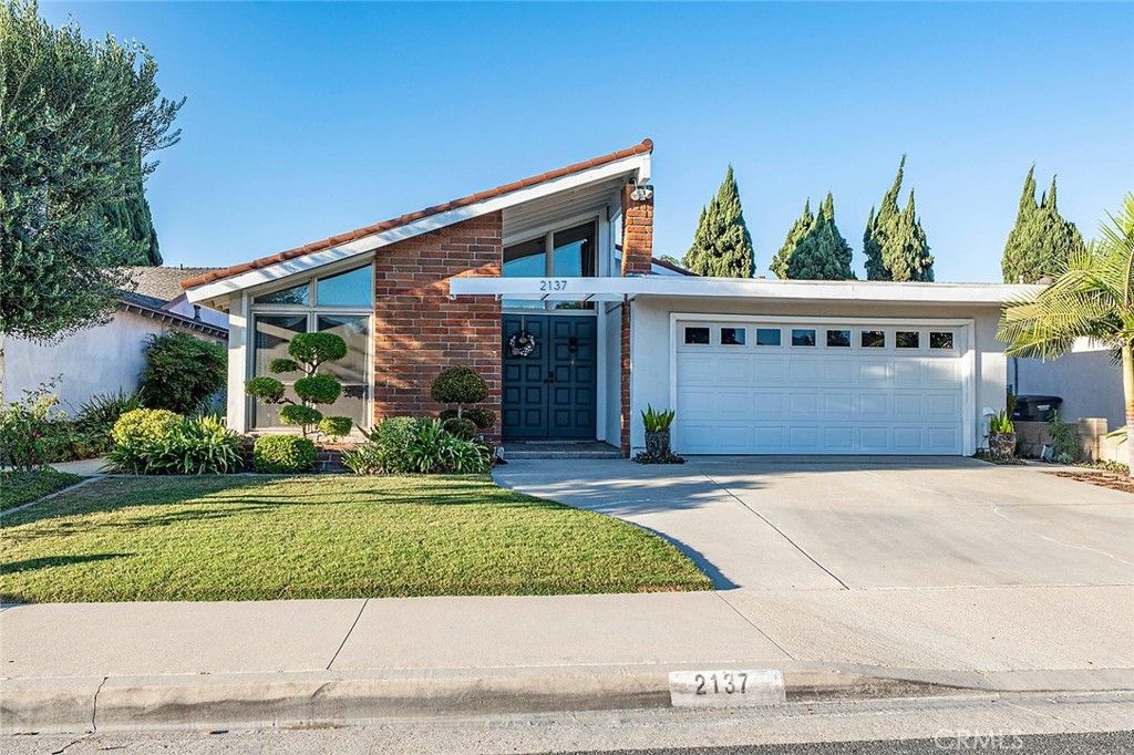 2137 Denmead, Lakewood, CA 90712 — exterior