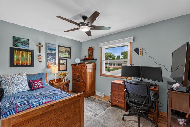 W243N6591 Westhaven DRIVE, Sussex, WI 53089