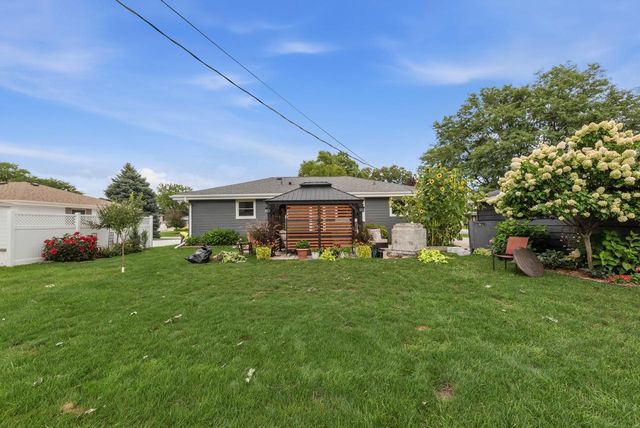 W243N6591 Westhaven DRIVE, Sussex, WI 53089