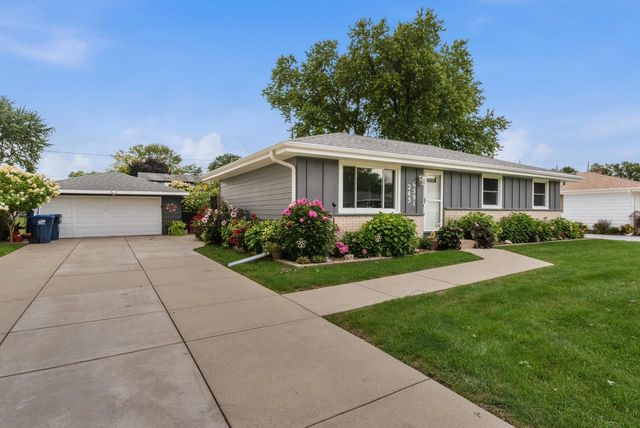 W243N6591 Westhaven DRIVE, Sussex, WI 53089
