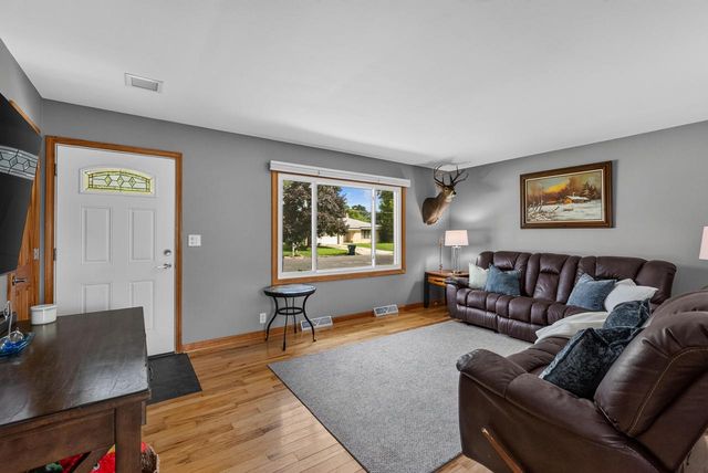 W243N6591 Westhaven DRIVE, Sussex, WI 53089