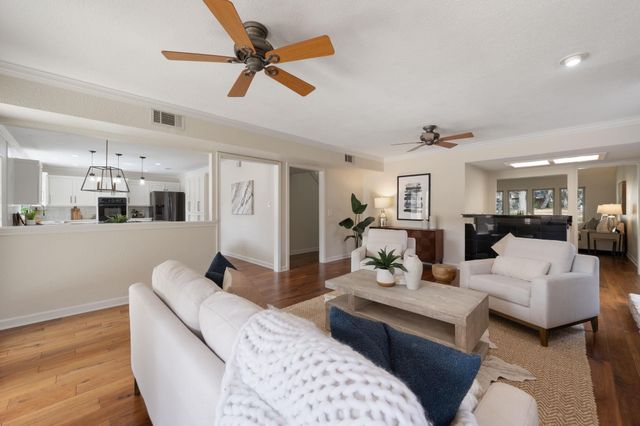 10601 Spicewood PKWY, Austin, TX 78750