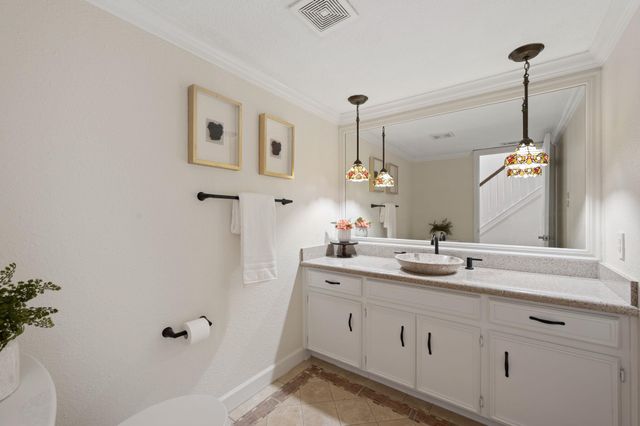 10601 Spicewood PKWY, Austin, TX 78750