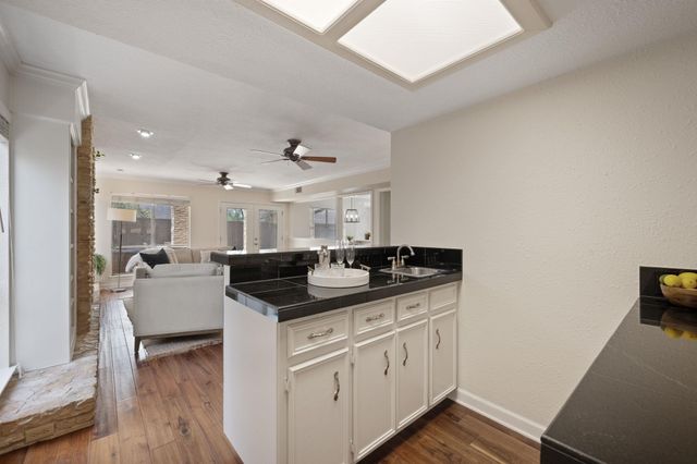 10601 Spicewood PKWY, Austin, TX 78750