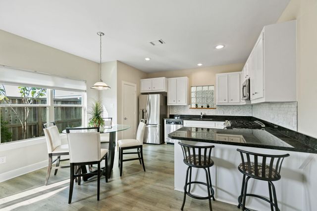 3739 Main Poplar Drive, Houston, TX 77025