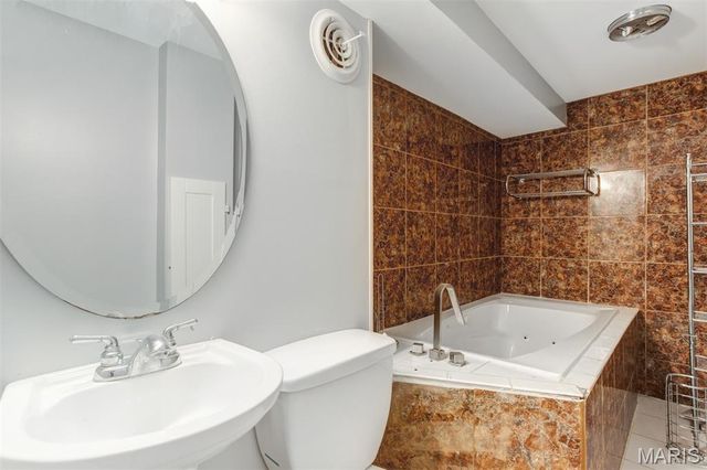 5550 Sapphire Avenue, Jennings, MO 63136