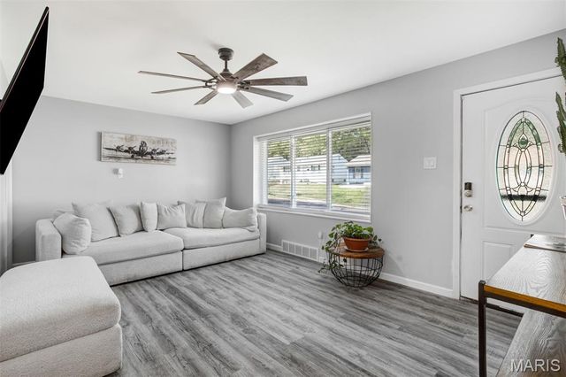 5550 Sapphire Avenue, Jennings, MO 63136