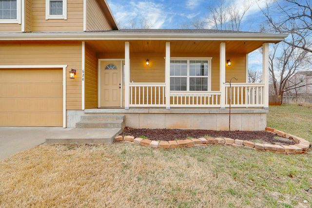 628 Sagebrush Way, Junction City, KS 66441