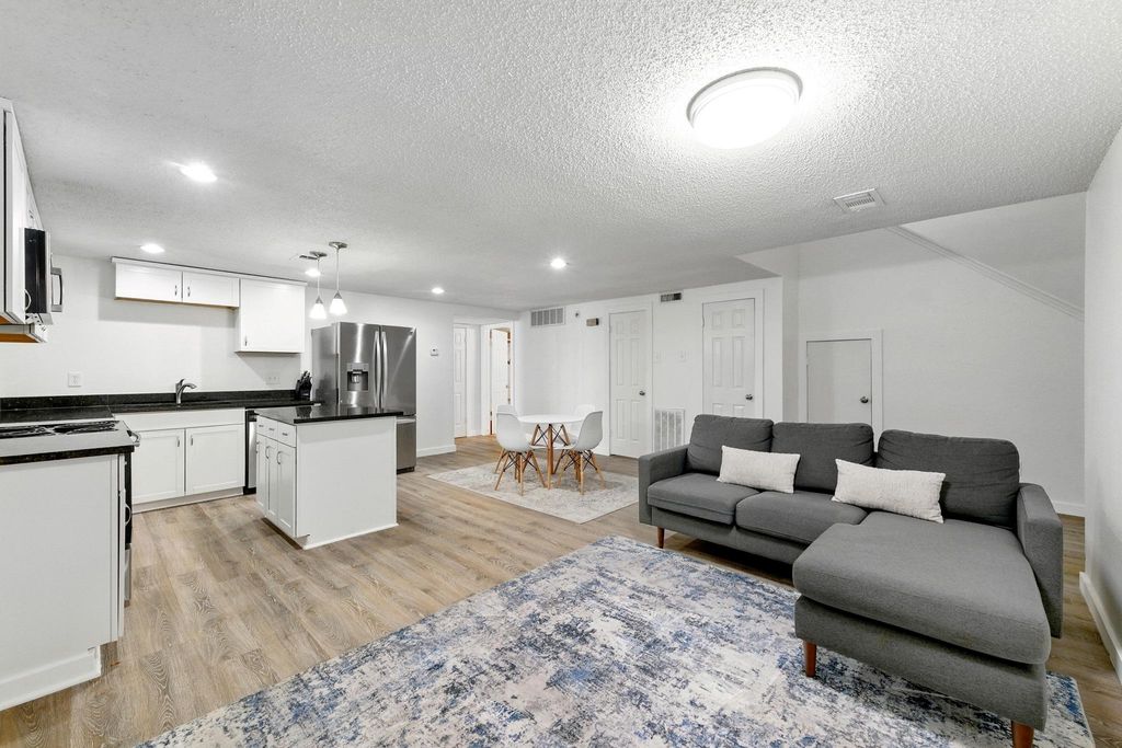 2401 Leon ST 306, Austin, TX 78705