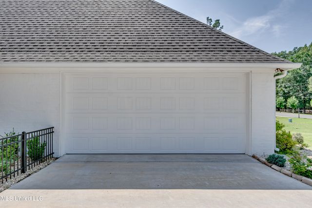 143 Lake Ridge Drive, Madison, MS 39110