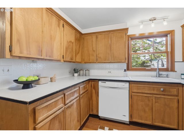 487 W 19TH Ave, Eugene, OR 97401