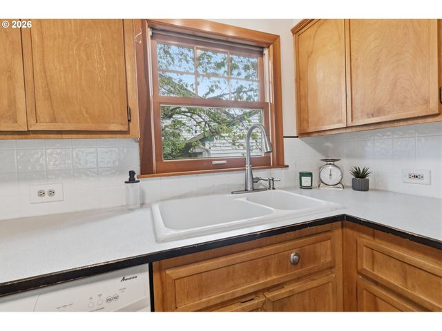 487 W 19TH Ave, Eugene, OR 97401