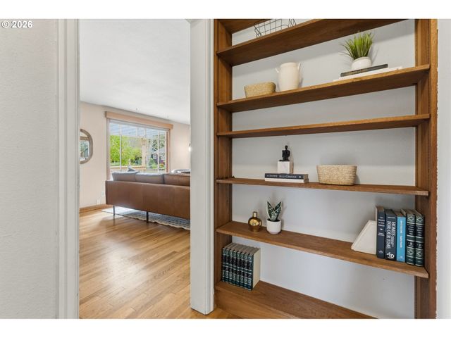 487 W 19TH Ave, Eugene, OR 97401