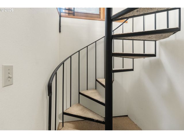 487 W 19TH Ave, Eugene, OR 97401