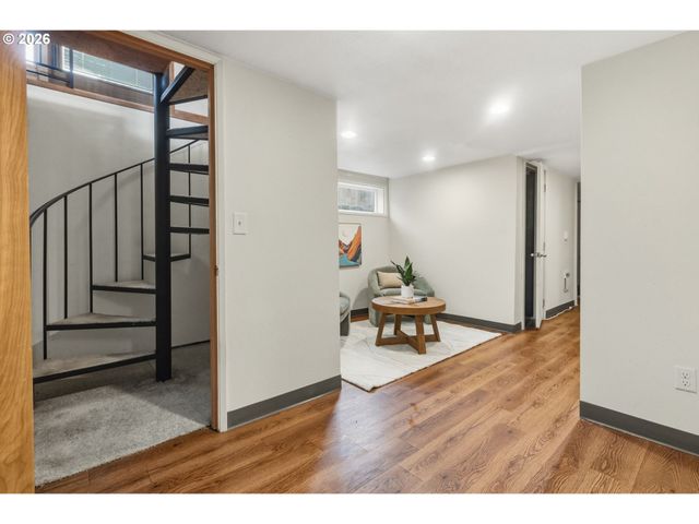 487 W 19TH Ave, Eugene, OR 97401