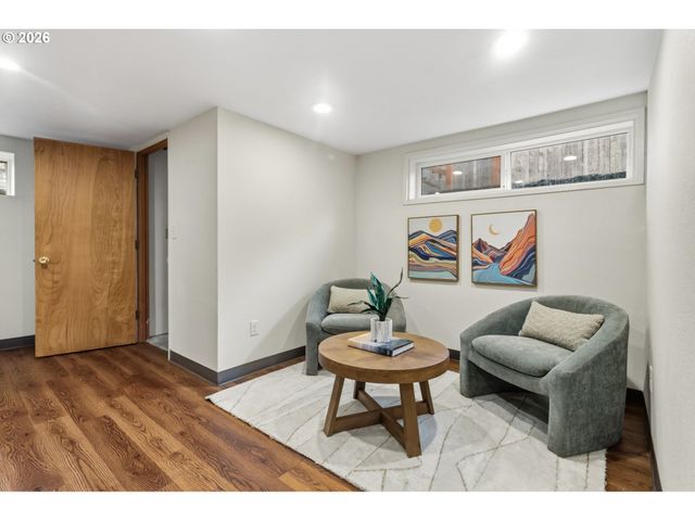 487 W 19TH Ave, Eugene, OR 97401