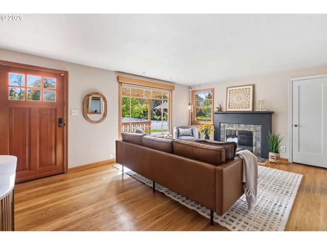 487 W 19TH Ave, Eugene, OR 97401