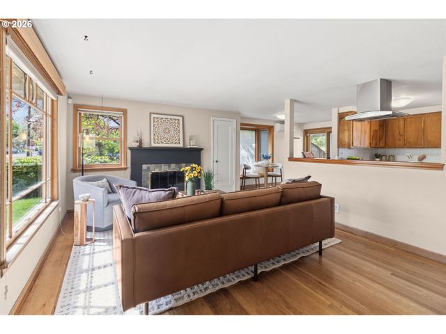 487 W 19TH Ave, Eugene, OR 97401